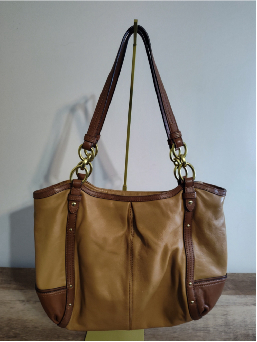 Women's Coach Shoulder Bag Tan and Brown Leather - Picture 6 of 13